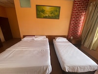 OYO 91284 White House Hotel Kluang