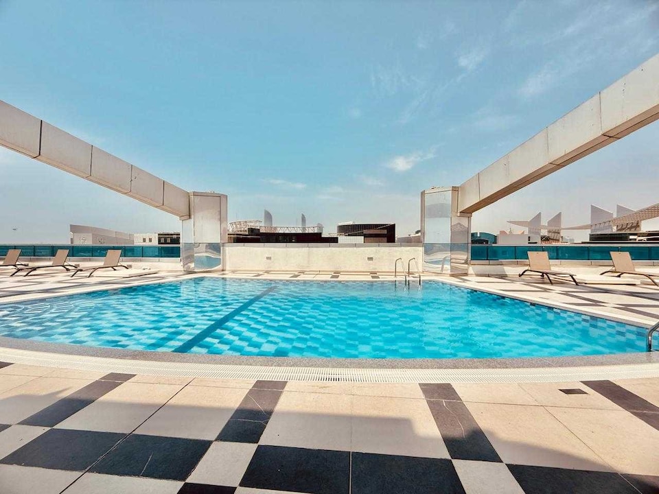 Elegant & Premium Pearl Plaza Building, Madinat Zayed Abu Dhabi, Abu Dhabi