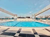 Elegant & Premium Pearl Plaza Building