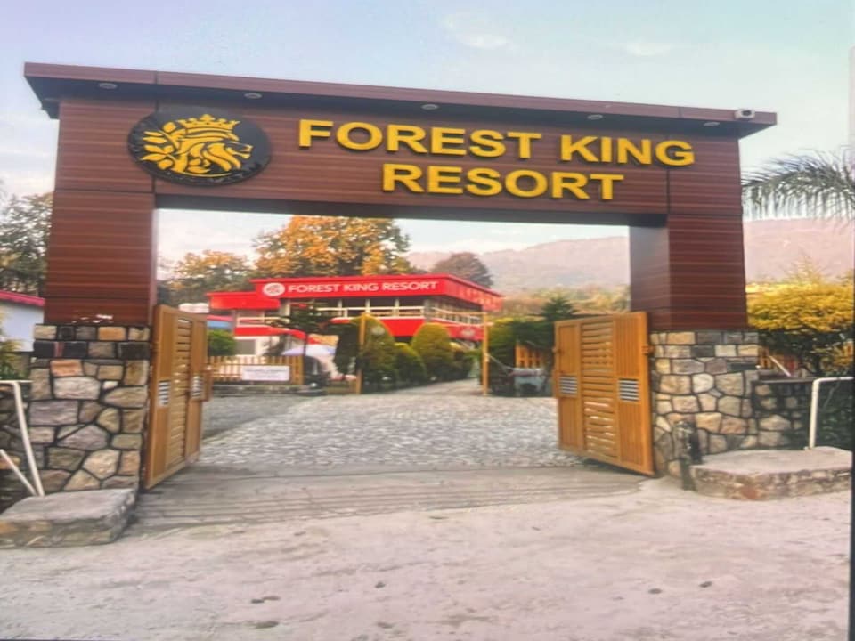 Hotel O Forest King Resort , Dehradun Airport, Dehradun