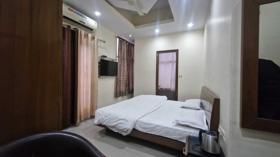 Collection O Bus Terminal Haldwani Formerly Moti Tower, Tikonia Haldwani, Haldwani