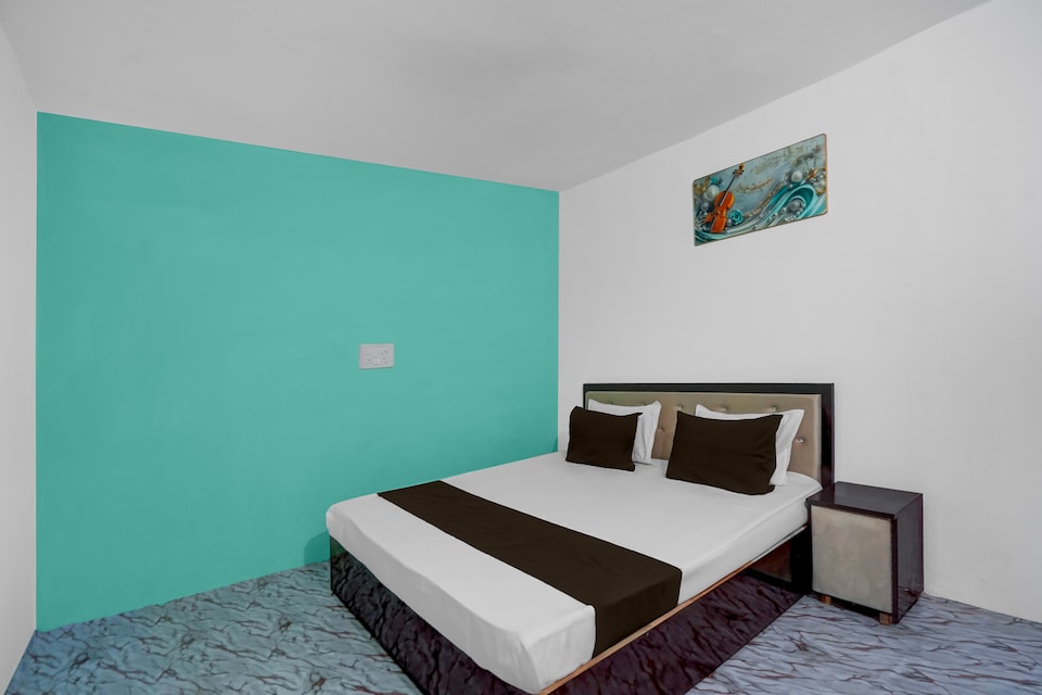 SPOT ON Hotel Royal X, Mumfordganj Allahabad, Prayagraj