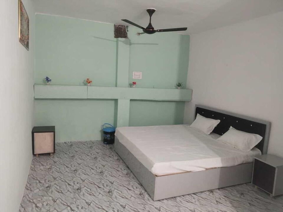 SPOT ON Hotel Royal X, Mumfordganj Allahabad, Prayagraj