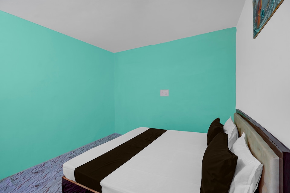 SPOT ON Hotel Royal X, Mumfordganj Allahabad, Prayagraj