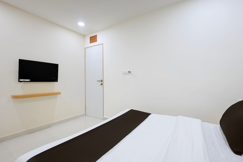 Hotel O The  Velvet Crown Hotel , Gandhinagar, Gandhinagar