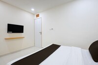 Hotel O The  Velvet Crown Hotel 