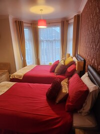 OYO Twins Palms Guest  House