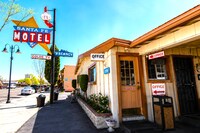 Santa Fe Motel Tehachapi by Hotel O