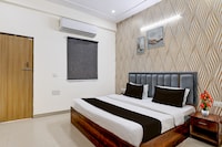 Super Townhouse Noida Sector 70 Formerly Palm Paradise