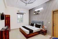 Townhouse Noida Sector 70 Formerly Palm Paradise