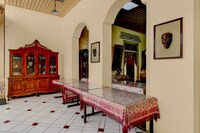 OYO 95140 Metro Guest House