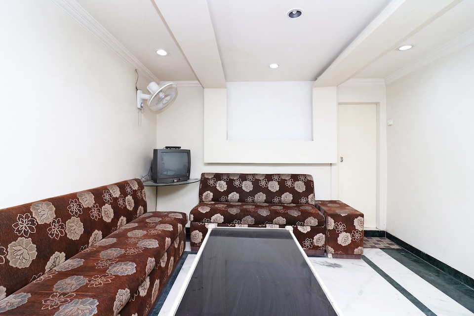 OYO 13657 Hotel Radhika, Jaistambh Chowk, Raipur