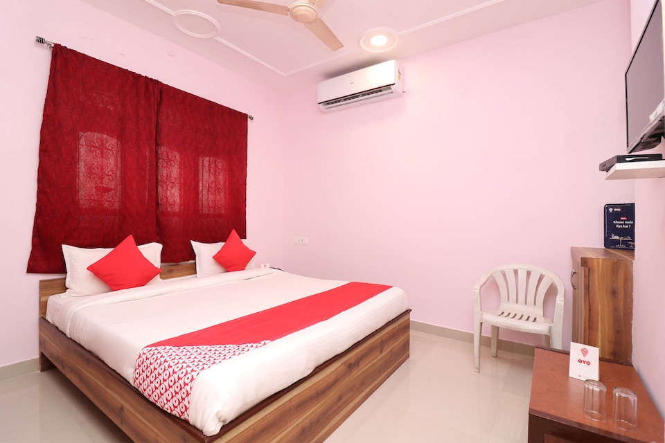 OYO 13657 Hotel Radhika, Jaistambh Chowk, Raipur