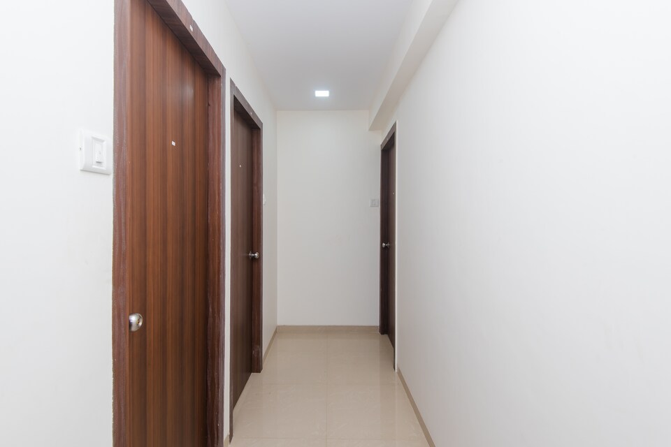 OYO 13660 Cliff Hanger, Mumbai International Airport, Mumbai