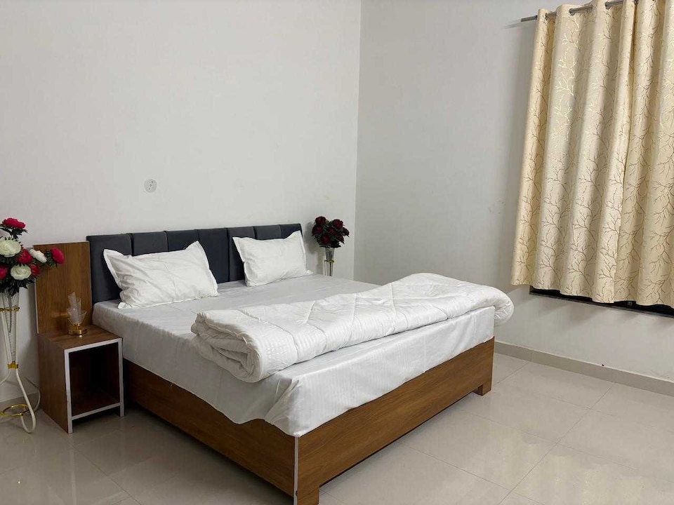 OYO 842953 The Royal Stay, Biswan, Biswan