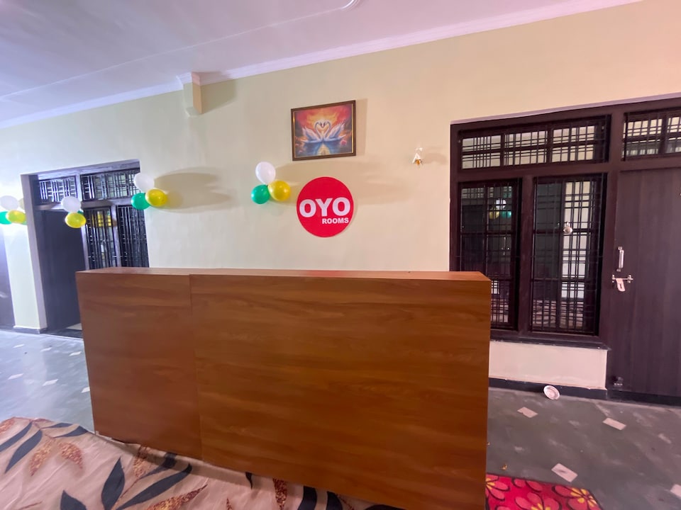 OYO 842953 The Royal Stay, Biswan, Biswan