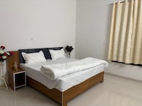 OYO 842953 The Royal Stay