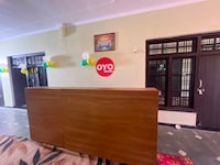 OYO 842953 The Royal Stay