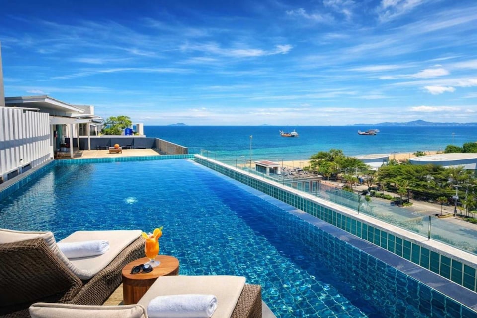 Sunday Beachfront View Jomtien Pattaya, Na Jomtien Beach P1, Pattaya