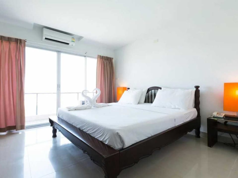 Townhouse Hillview Suites Pattaya Formerly Chatkaew Suites, Pattaya Middle, Pattaya