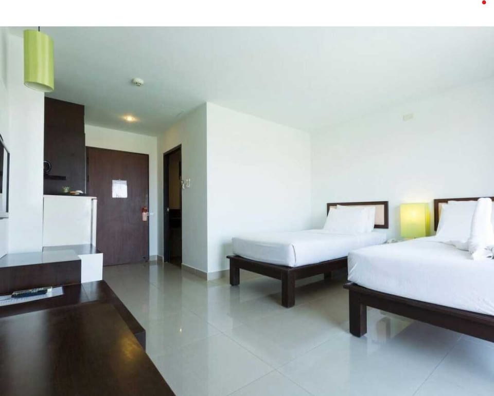 Townhouse Hillview Suites Pattaya Formerly Chatkaew Suites, Pattaya Middle, Pattaya