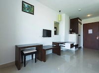 Townhouse Hillview Suites Pattaya Formerly Chatkaew Suites