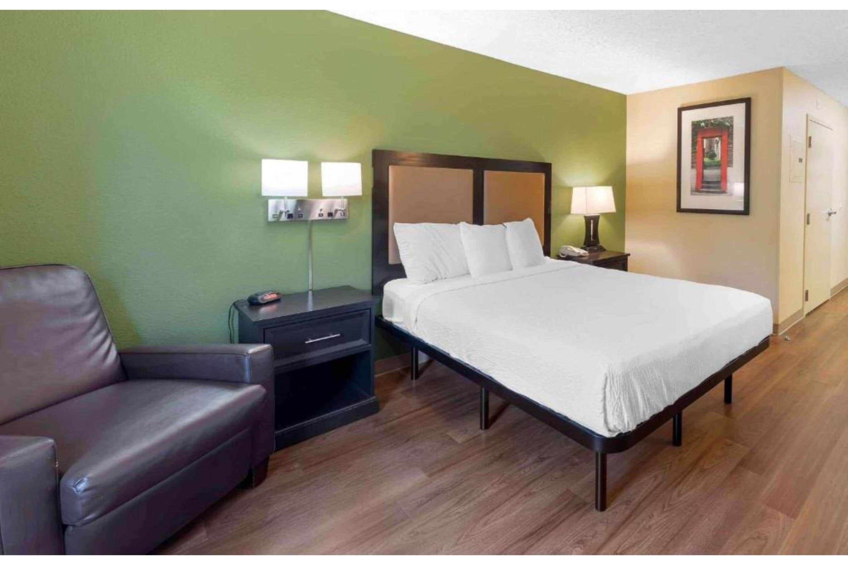 Studio 6 Suites Jackson Ridgeland MS, Studio 6 Ridgeland, Book @ $68