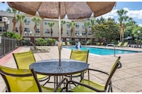 Studio 6 Suites Jacksonville Deerwood Park FL