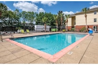 Studio 6 Suites Jacksonville Deerwood Park FL