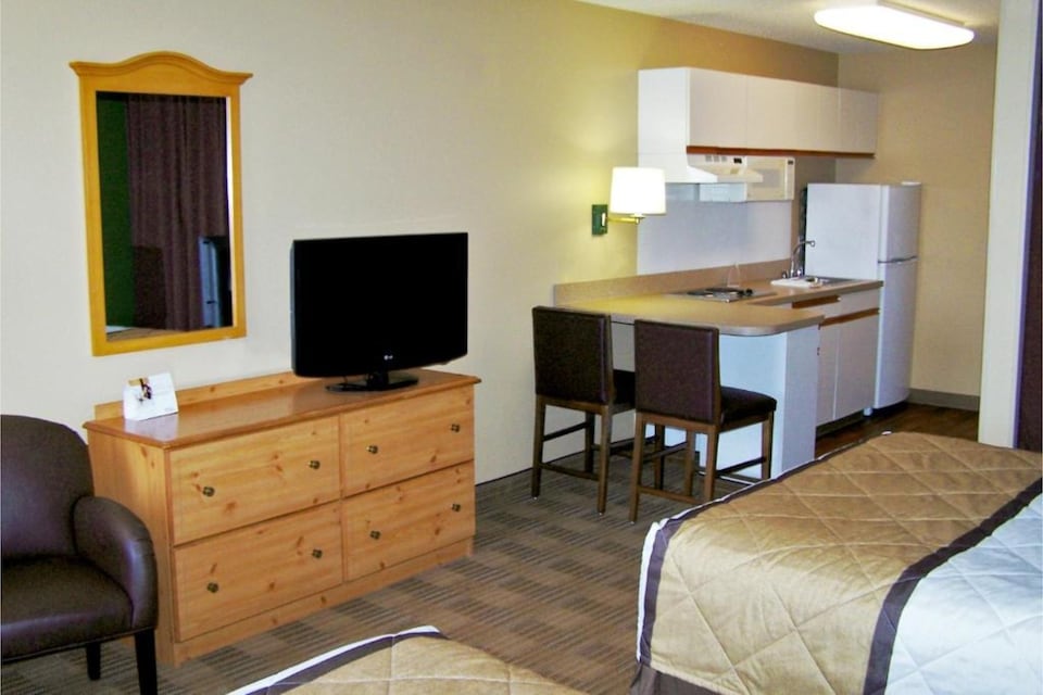Studio 6 Extended Stay Chicago Vernon Hills Lincolnshire IL, C60015, Chicago