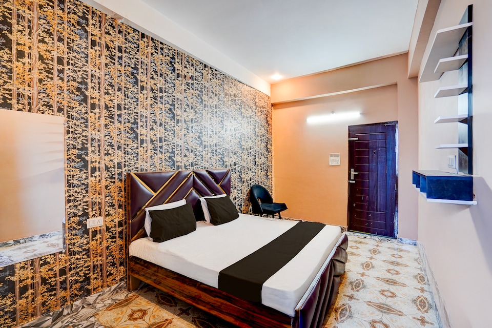 Hotel O A-PLUS HOTEL & RESTAURANT , Kanpur Railway Station, Kanpur