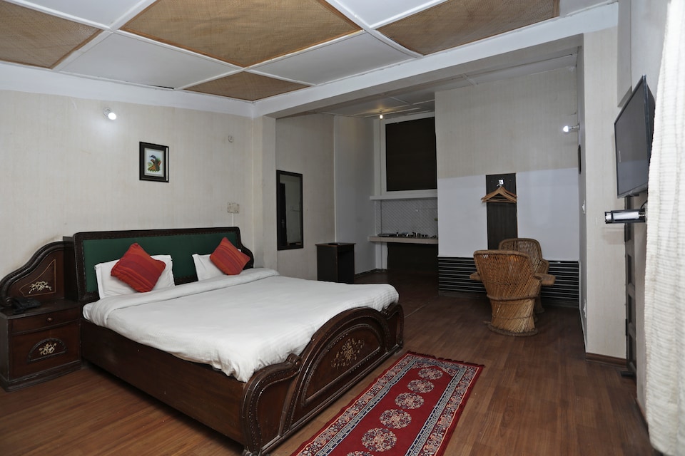 OYO Home 13690 River View Stay, Mall Road Manali, Manali