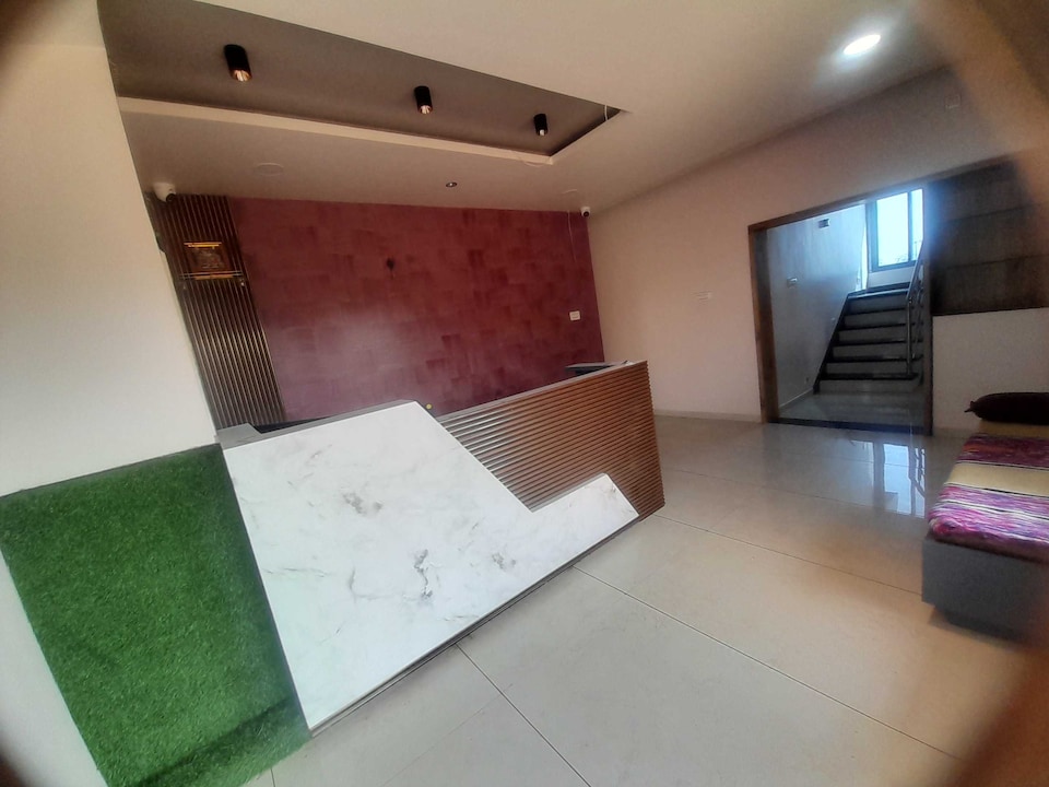 OYO 843057 Hotel D Vishwa Lodging, Sangli, Sangli