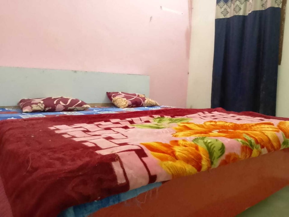 OYO 843065 Royal Hotel & Fastfood, Lalganj, Lalganj