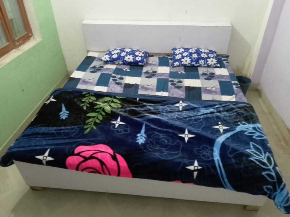 OYO 843065 Royal Hotel & Fastfood, Lalganj, Lalganj