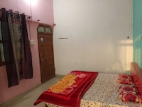 OYO 843065 Royal Hotel & Fastfood