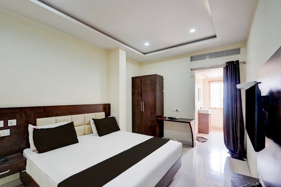Townhouse Kanithi Road Formerly  RR Function Hall Luxury Rooms, Gajuwaka Visakhapatnam, Visakhapatnam