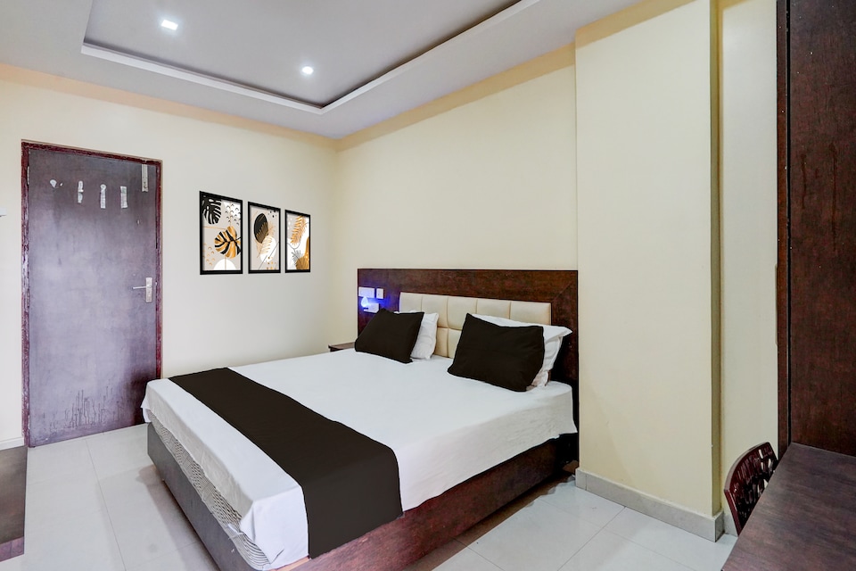 Townhouse Kanithi Road Formerly  RR Function Hall Luxury Rooms, Gajuwaka Visakhapatnam, Visakhapatnam