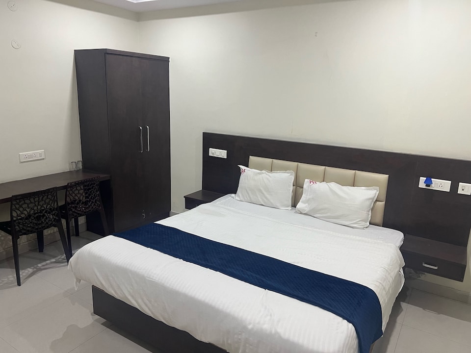 Townhouse Kanithi Road Formerly  RR Function Hall Luxury Rooms, Gajuwaka Visakhapatnam, Visakhapatnam