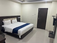 Townhouse Kanithi Road Formerly  RR Function Hall Luxury Rooms