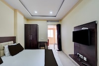 Townhouse Kanithi Road Formerly  RR Function Hall Luxury Rooms