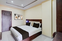 Townhouse Kanithi Road Formerly  RR Function Hall Luxury Rooms