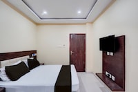 Townhouse Kanithi Road Formerly  RR Function Hall Luxury Rooms