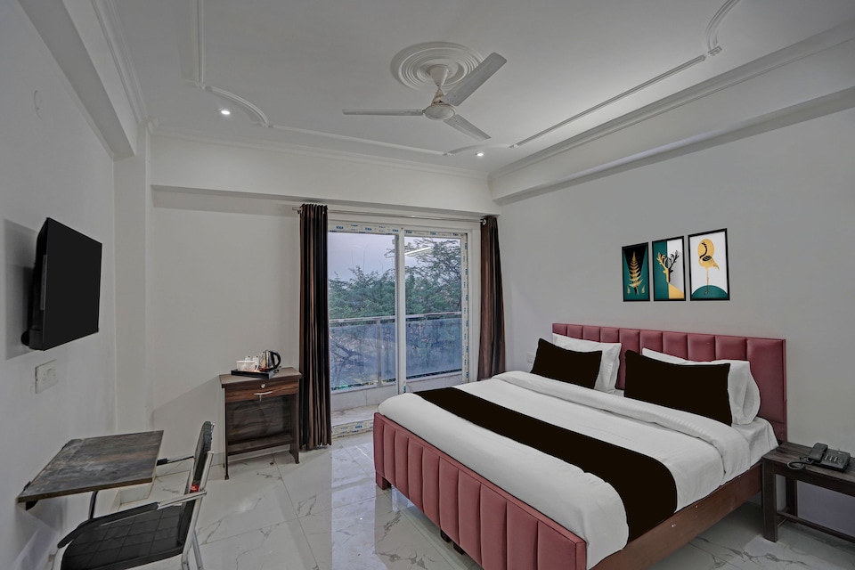 Townhouse Chhatarpur Metro Station Delhi, Chhatarpur Delhi, Delhi