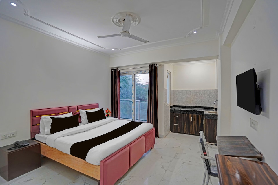 Townhouse Chhatarpur Metro Station Delhi, Chhatarpur Delhi, Delhi