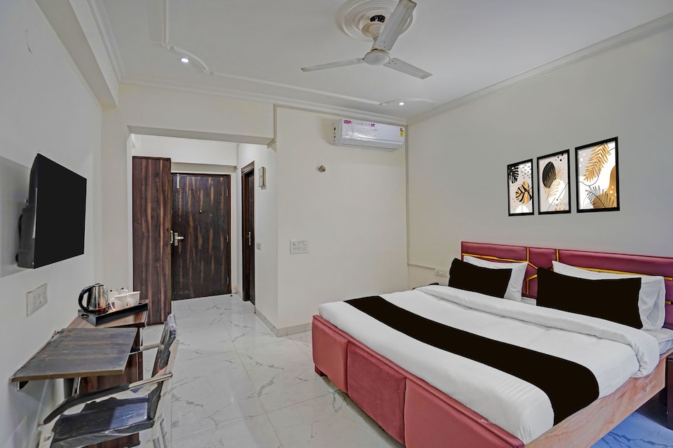 Townhouse Chhatarpur Metro Station Delhi, Chhatarpur Delhi, Delhi