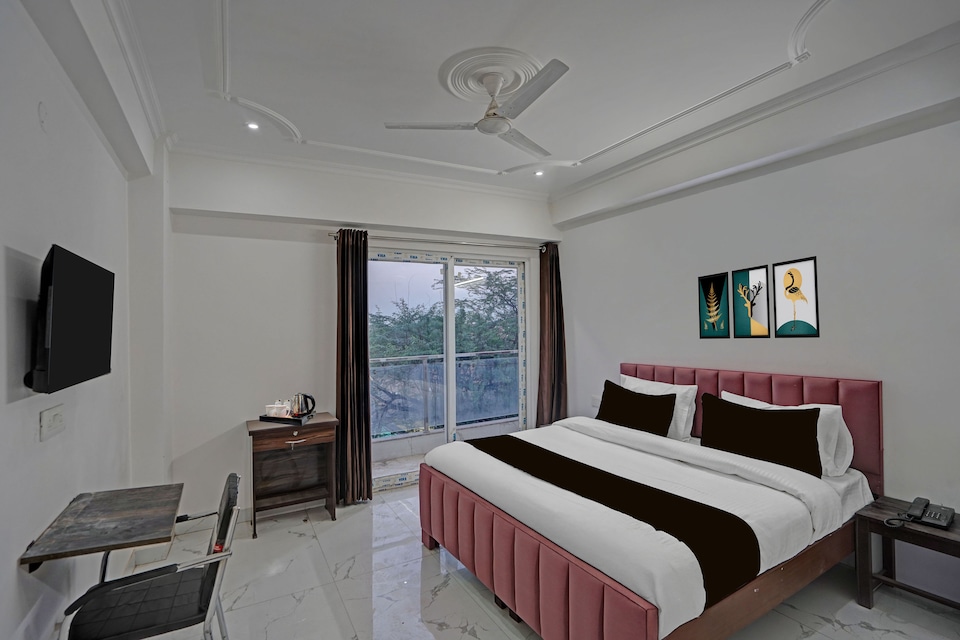 Townhouse Chhatarpur Metro Station Delhi, Chhatarpur Delhi, Delhi