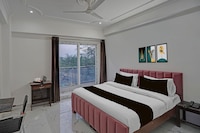 Super Townhouse Chhatarpur Metro Station Delhi