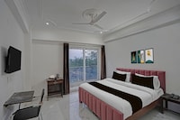 Super Townhouse Chhatarpur Metro Station Delhi