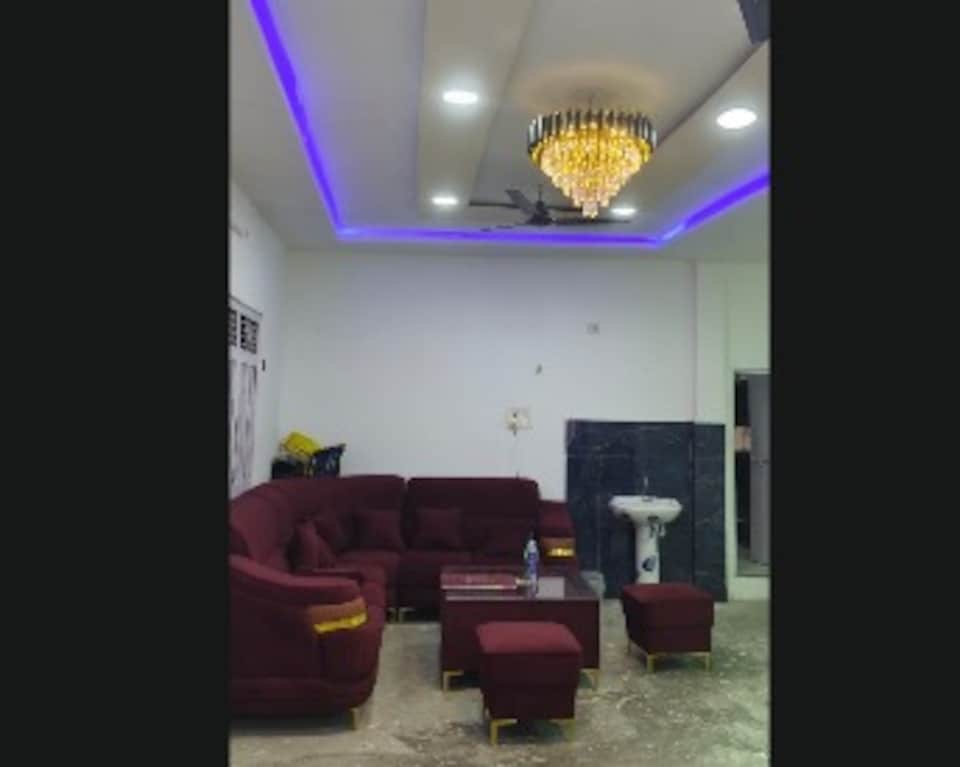 SPOT ON Luxury Hotel, Jaunpur, Jaunpur